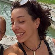 Studentessa universitaria di lingue offre ripetizioni su materie di studio, inglese, francese e arte o disegno tecnico